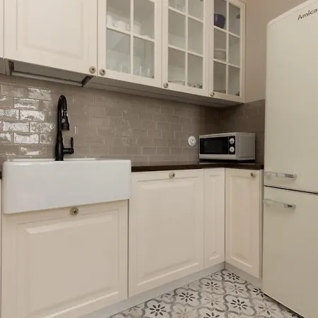 Metro Rondo Onz By Renters شقة وارسو