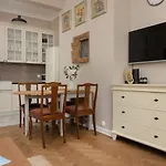 Metro Rondo Onz By Renters Apartamento Varsovia