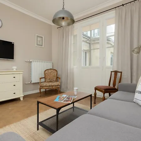 Metro Rondo Onz By Renters Apartament *