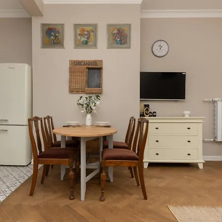 Metro Rondo Onz By Renters Lejlighed *